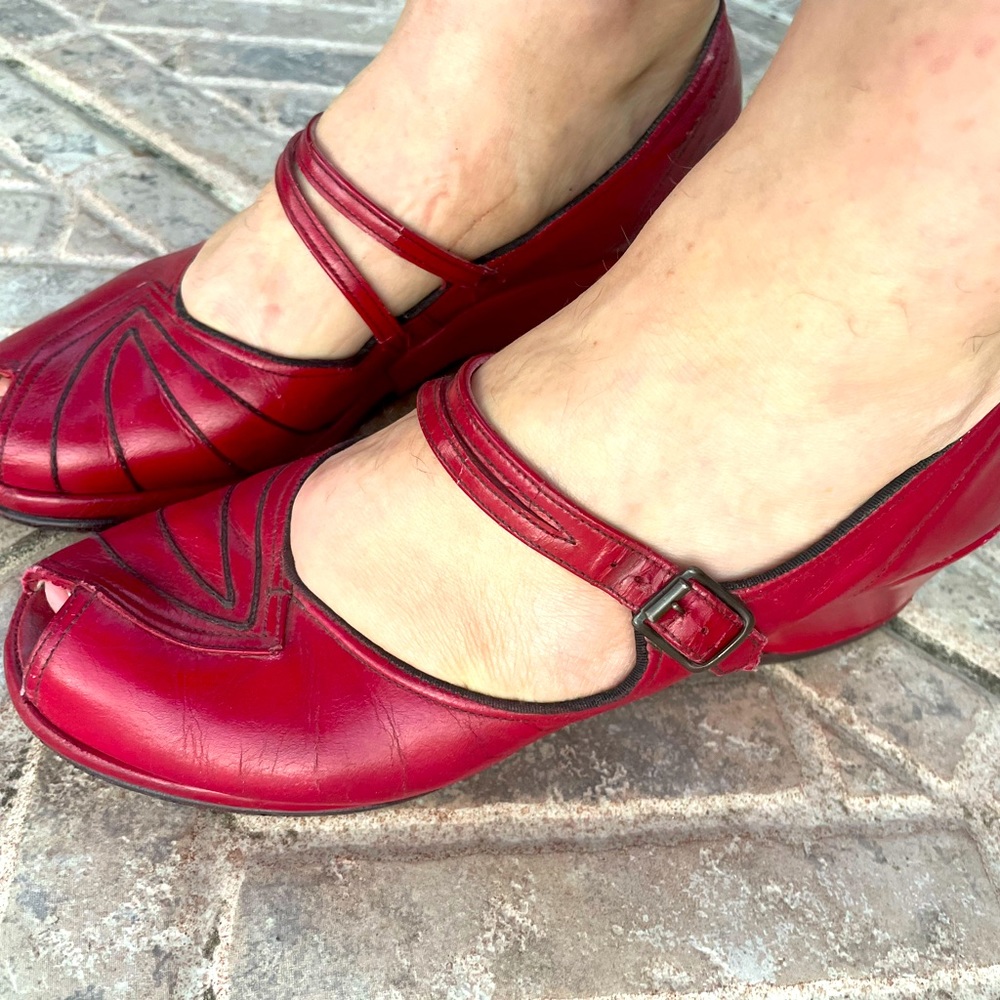 Grace Walker Casual Red vintage shoes from the 40s size 6.5